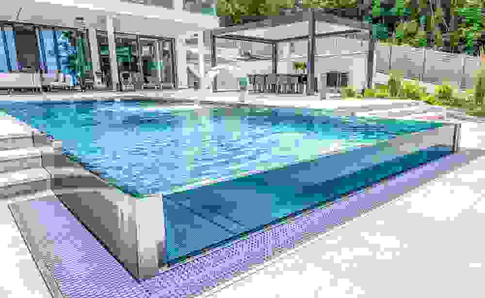 https://www.edelstahlpool.co.at/data/image/thumpnail/image.php?image=236/edelstahlpool_co_at_ueberlaufpool-37-h-niropool-mit-dreiseitiger-infininiy-ueberlauf-rinne-aus-edelstahl-und-glaspoolwand-mit-schwalldusche-bei-moderner-villa-flachdach-svoboda-edelstahlpool_article_4401_1.jpg&width=820